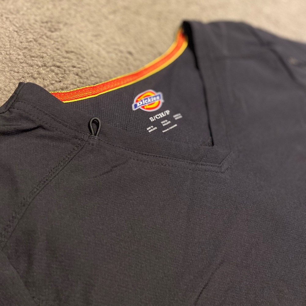 Small Dickies Scrub TOP!
